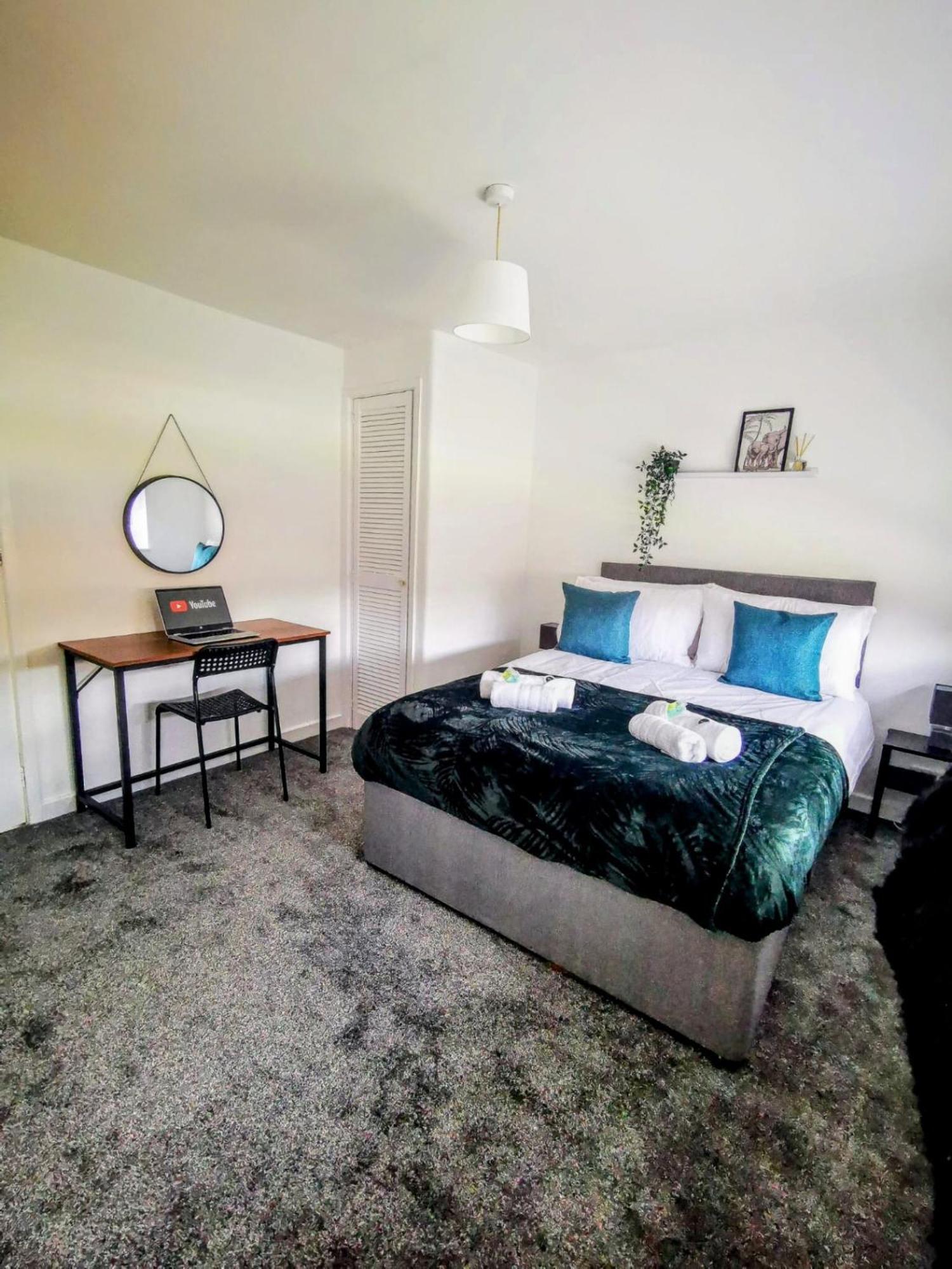 No 7 - Bright, Spacious 3 Bed Home With Parking & Wifi Huyton Dış mekan fotoğraf